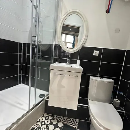 Apartman Jungle With Netflix And Video Projector